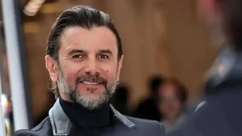 فیلم/ نگاهی به ماشین هوش پَران و لوکس امین حیایی در خیابان های تهران / این ماشین آرزوی جوون ایرانیه