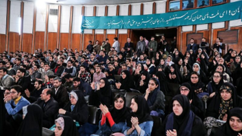 عکسی متفاوت از مراسم روز دانشجو که همه را شوکه کرد!