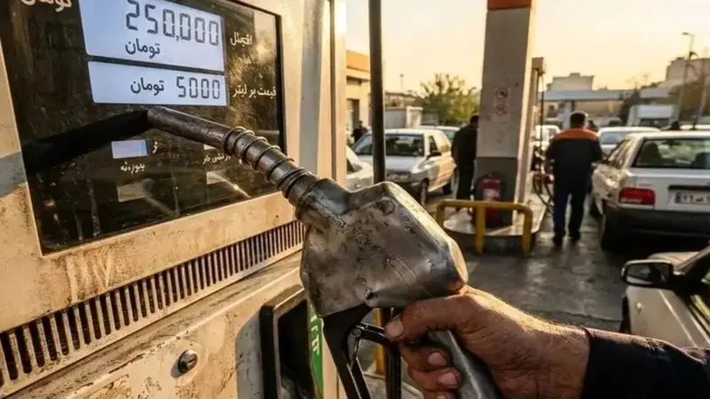 نمایش لبخندهای اجباری در پمپ‌بنزین نیمه‌شب؛ پشت پرده بنزین ۵ هزار تومانی چیست؟