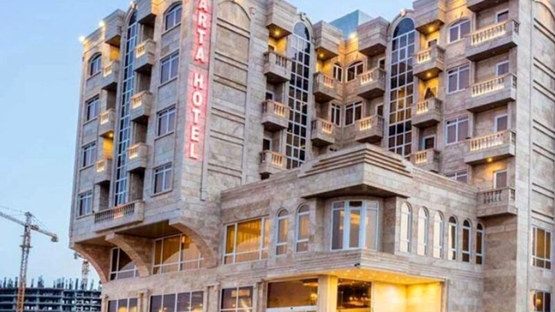 کشف بهترین زمان برای رزرو هتل در قشم با تخفیف‌های استثنایی!