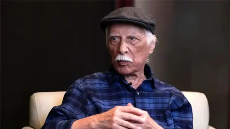 عکس ها / نگاهی به چیدمان خانه زنده یاد بهرام بیضایی با کتابخانه ای بزرگ، تابلو دیواری، پرده های کلاسیک و…