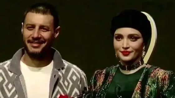 لحظه فراموش‌نشدنی تقدیر جواد عزتی از بهنوش طباطبایی در جشن حافظ که همه را شگفت‌زده کرد