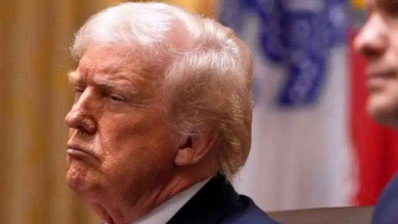 ۹ بار چرت ترامپ در جلسه مهم کابینه؛ آیا رئیس‌جمهور آمریکا توان کافی دارد؟