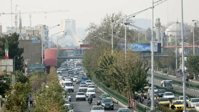 آلودگی شدید تهران فردا؛ آیا تعطیلی مدارس و دورکاری ادارات تمدید می‌شود؟