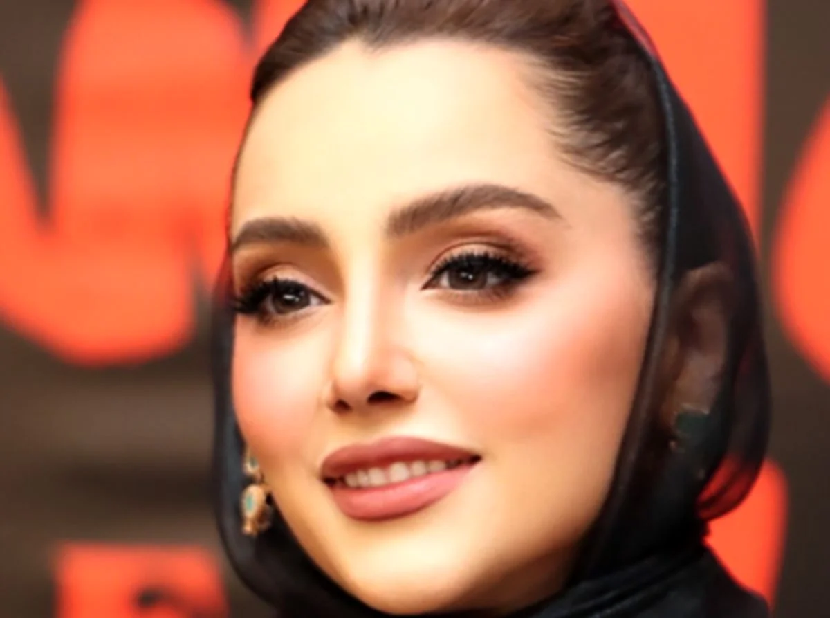 نازنین بیاتی با استایل چرم در نمایشگاه چارسو غوغا به پا کرد!