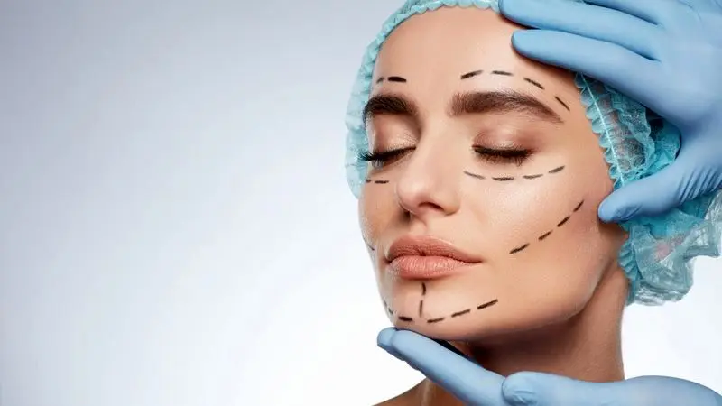 زنی ایرانی با 388 عمل زیبایی رکورد گینس را شکست؛ دکترها سه روز بیشتر زنده‌ماندنش را پیش‌بینی نکردند!