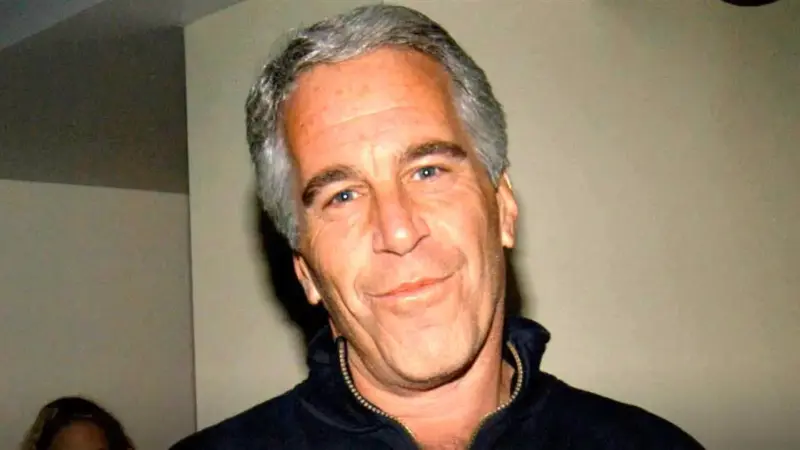 تصاویر جنجالی از املاک جفری اپستین؛ گذرنامه جعلی و ارتباطات پنهان بیل گیتس فاش شد