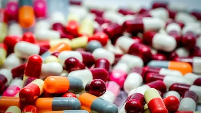 آنتی‌بیوتیک‌ها با کدام داروها تداخل خطرناک دارند؟ از این ترکیبات بپرهیزید!