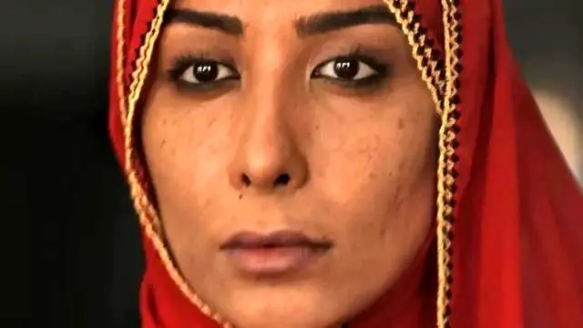 قاب امروز | استایل دنیا جهان منش بازیگر دختر ناخدا در سریال نون خ با چفیه عربی