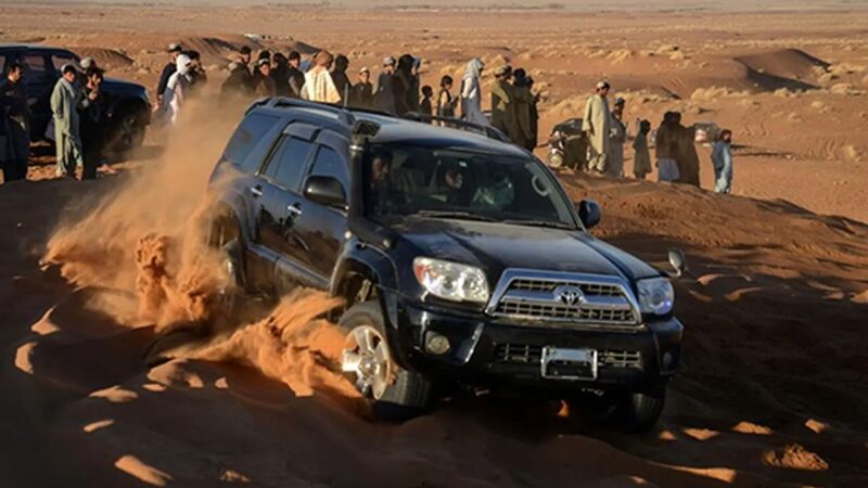 شگفتی در دل صحرای قندهار؛ پیست آفرود پرهیجان کنار پایگاه طالبان!