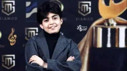 رایان سرلک با استایلی متفاوت در جشن حافظ همه را متحیر کرد؛ کت اورسایز و شلوار جین زاپ‌دار چشم‌ها را خیره کرد!