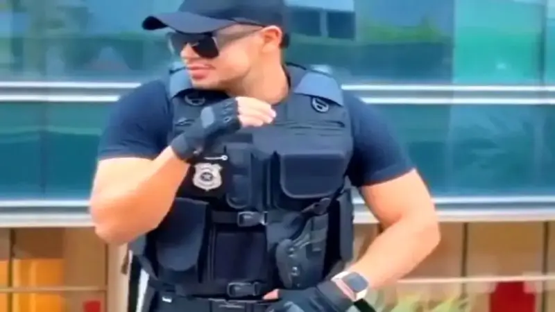 رقص جنجالی پلیس خارجی که همه را شوکه کرد! حرکات موزون با اعتماد به نفس بی‌نظیر