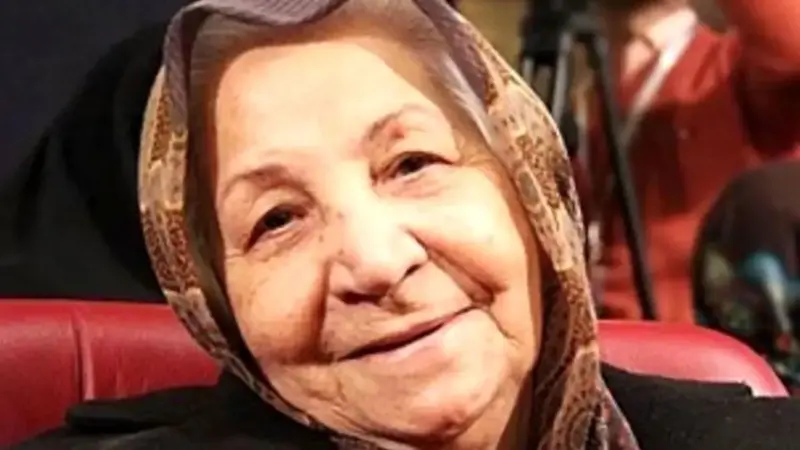 لحظه‌ای دیده نشده از رقیه چهره‌آزاد مادر سینمای ایران در کنار نوه بازیگرش که همه را شگفت‌زده کرد!