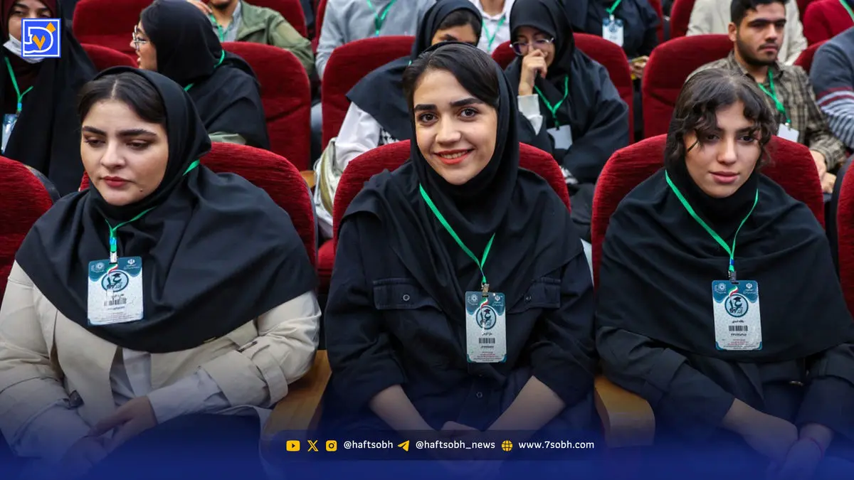 صف طویل پرسشگران دانشجو - وب‌گردی