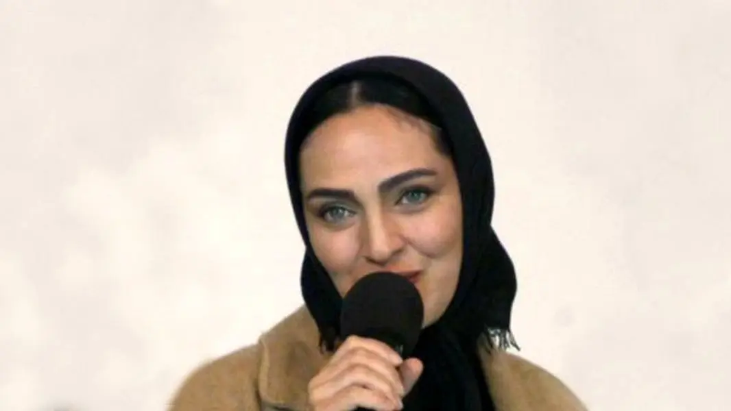 رویا نونهالی 62 ساله با استایل مشکی و متفاوت، زیبایی سادگی را به رخ کشید!