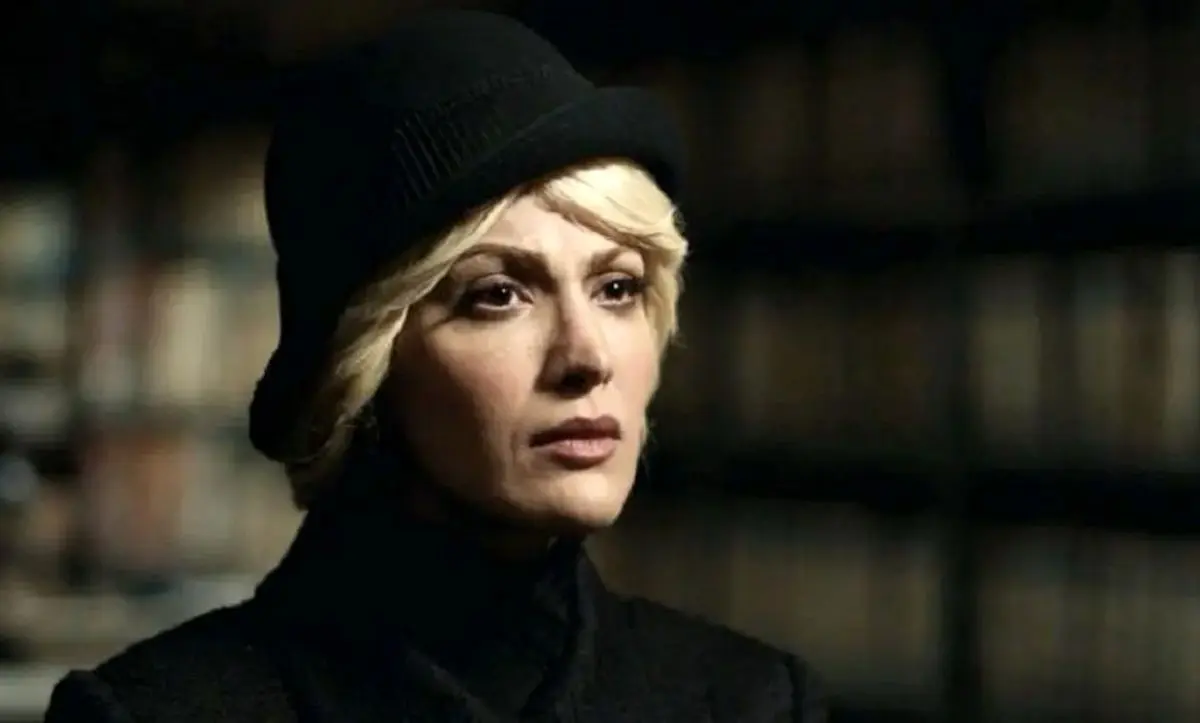 ریحانه رضی با استایل تمام مشکی در جشن حافظ 1404 همه نگاه‌ها را به خود خیره کرد!