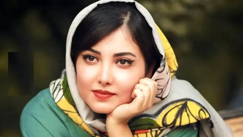 اتاق خواب سبز و پرانرژی زیبا کرمعلی؛ بازیگر و رتبه 8 کنکور هنر که همه را شگفت‌زده کرد!