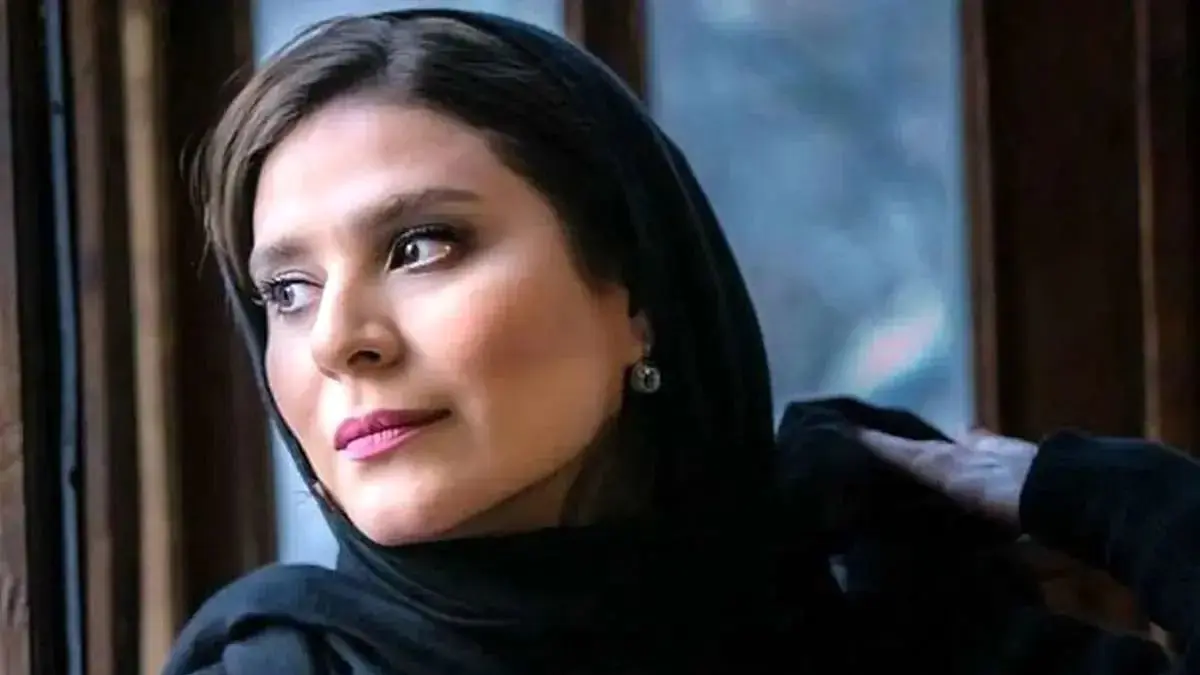 سحر دولت‌شاهی با استایل مجلسی و الهام‌گرفته از ایران باستان در فرش قرمز جشنواره جهانی سینما برق زد!