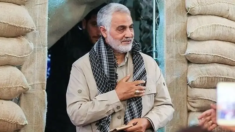 ماجرای تکان‌دهنده حاج قاسم از برخورد قهرآمیز با پاسبان زمان شاه به خاطر تعرض به دختر بی‌حجاب!