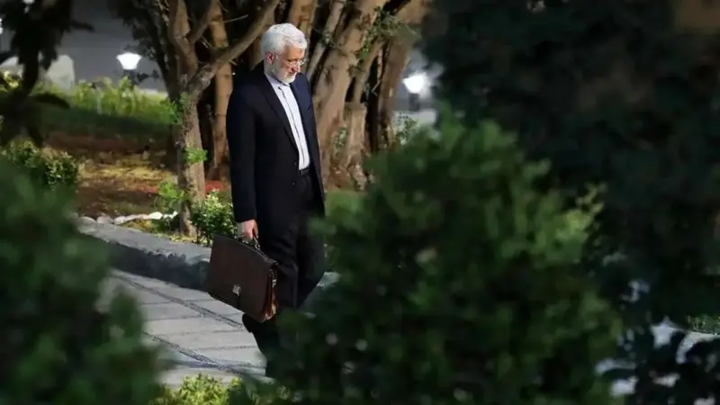 چرا نگاه سعید جلیلی به کافه‌نشینی این‌قدر متفاوت و جنجالی است؟