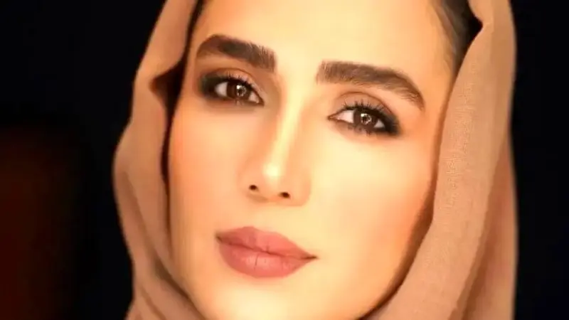 سوگل طهماسبی با لباس عروس رنگین و سنگین، راز شیک‌پوشی و حجب و حیا را آشکار کرد!