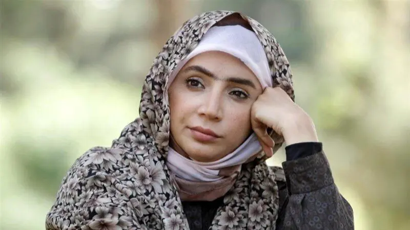 شبنم قلی‌خانی در «بیگانه‌ای با من است»؛ وقتی اتاق خواب تبدیل به دفتر کار می‌شود!