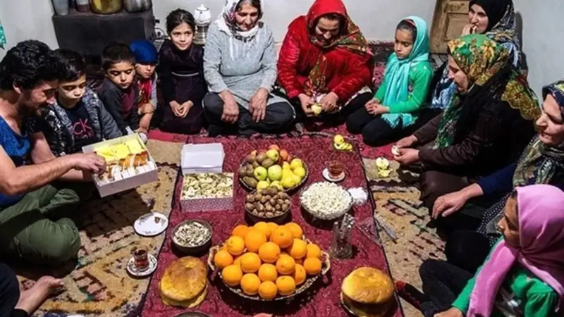 با یک میلیون تومان در یلدای ۱۴۰۰ چه خوراکی‌های شگفت‌انگیزی می‌شد خرید؟ + اینفوگرافیک جذاب