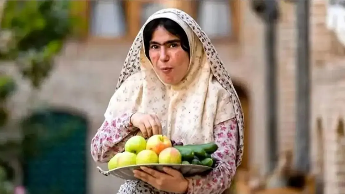 شیدا یوسفی با لباس‌های تابستانی وسط بیابان؛ چهره‌ای کاملاً متفاوت از طاووس سریال «بامداد خمار»