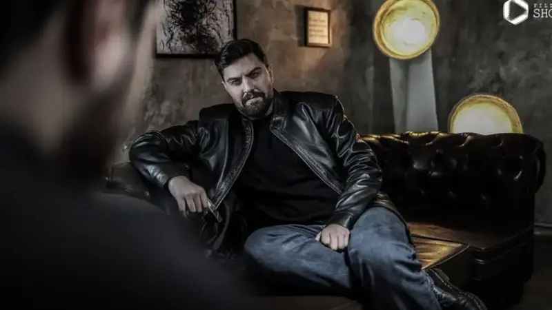 کامیار سریال شغال: اگر پدرم حسن فتحی نبود آدم موفق تری بودم/ ویدئو