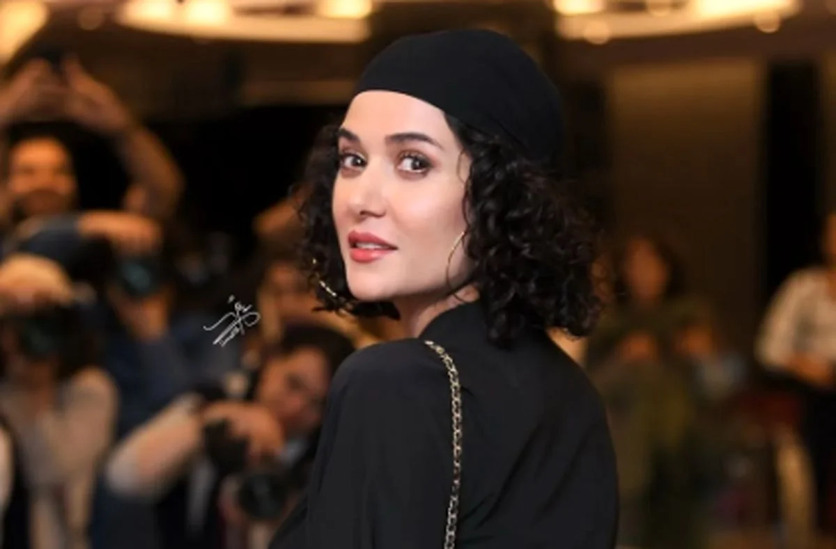 پریناز ایزدیار با سفره‌ای ساده و متفاوت، عجیب‌ترین یلدای سال را رقم زد!