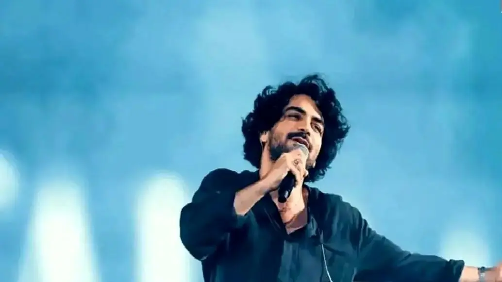 آواز احساسی؛ وقتی عرفان طهماسبی خواسته طرفدار خانمو رو چشاش گذاشت دختره ذوقی کردا