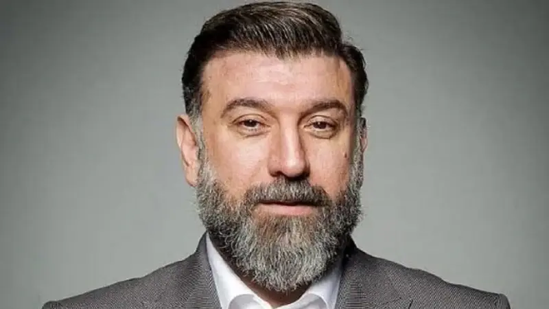 رقص و آواز بی‌نظیر علی انصاریان در خلوت؛ لحظه‌ای که همه را به یاد او انداخت