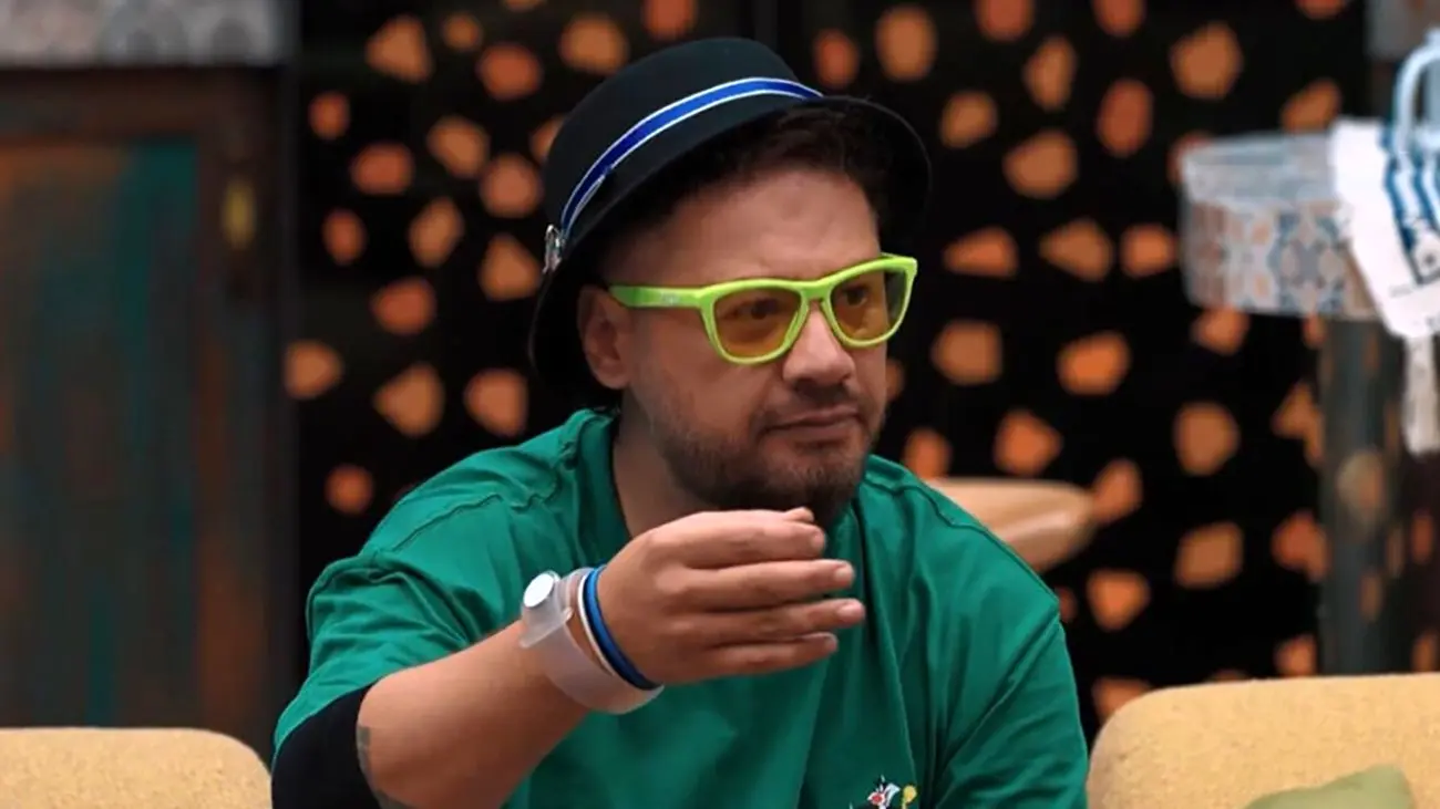 علی صادقی برای اولین بار چهره همسر و دخترش را به‌طور رسمی نشان داد!