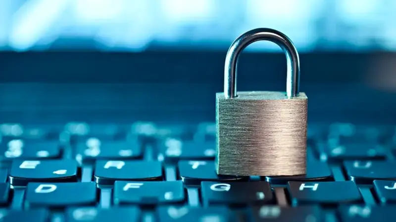 وزیر ارتباطات: خسارت فیلترینگ بیش از ۵۰ هزار میلیارد تومان است