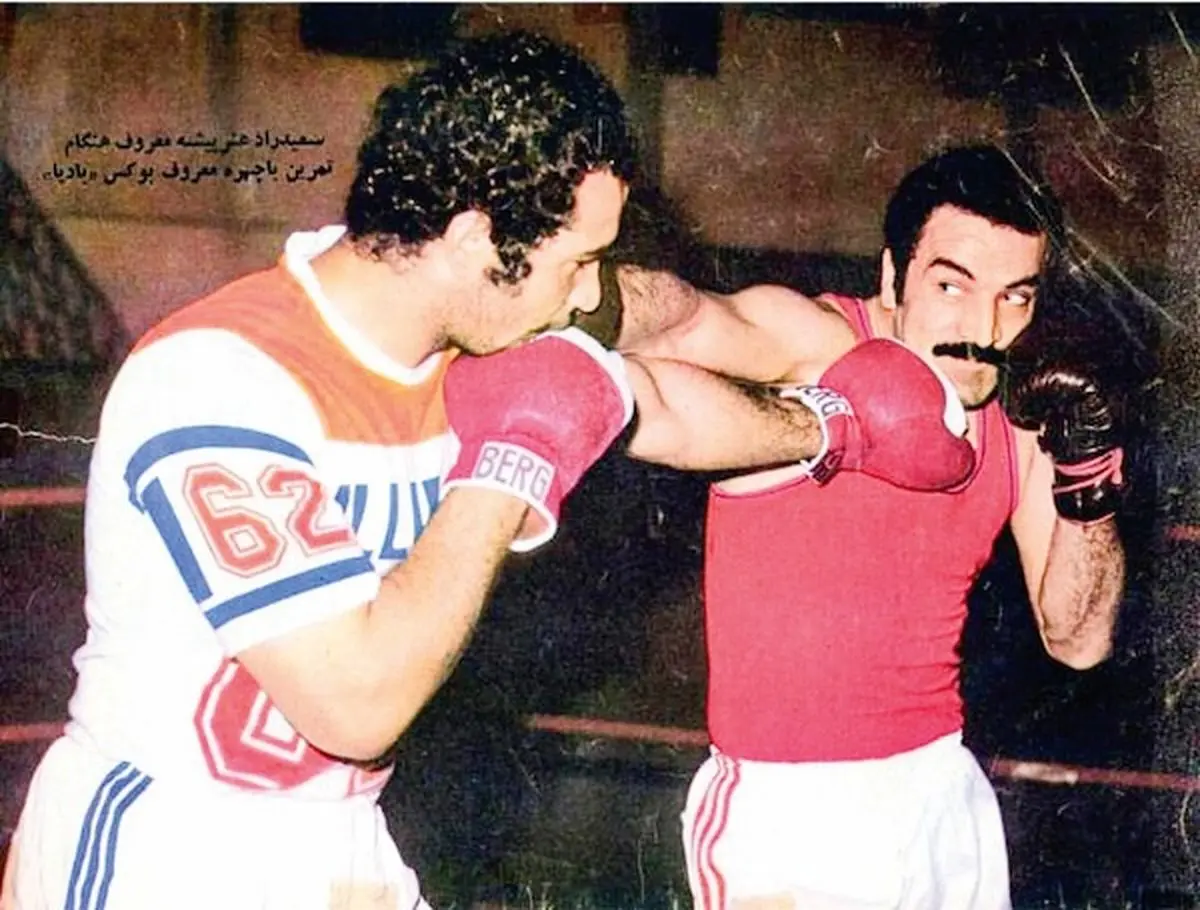 قاب تاریخ| ورزشگاه آزادی، دهه ۵۰، اعظم طالقانی همراه بنی‌صدر، سعید راد و چند عکس دیگر