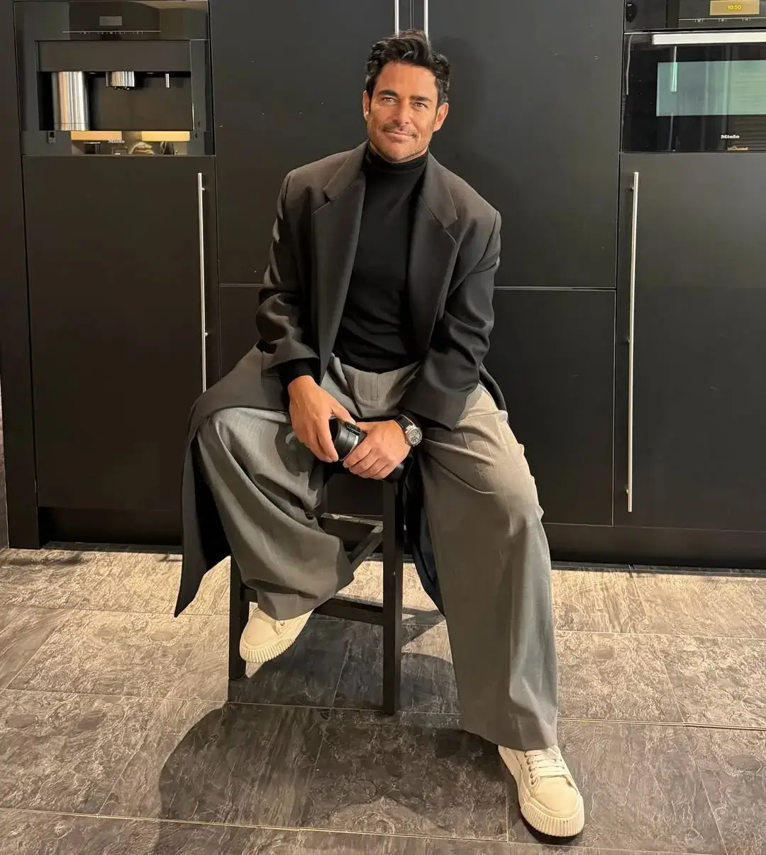 محمدرضا گلزار با انتشار استوری جنجالی یک آهنگ، همه را شوکه کرد!