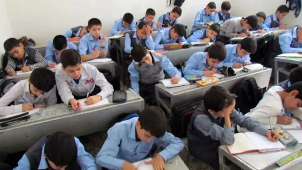 تعطیلی مدارس فردا ۱۲ آذر در هاله‌ای از ابهام؛ آیا آلودگی هوا تهدید جدی است؟