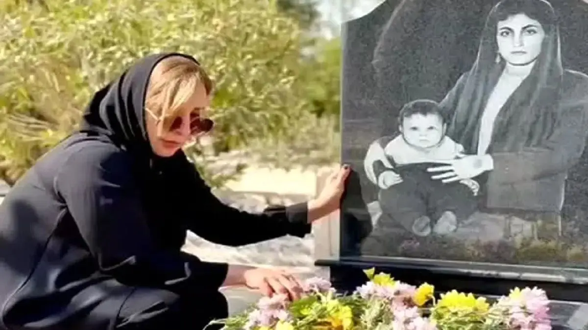 مرجانه گلچین با صدایی جگرسوز بر سر مزار عزیزش اشک‌ها را جاری کرد