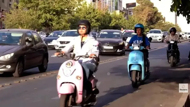 معاون پزشکیان: مطالبه موتورسواری زنان، واقعی و قابل‌توجه است!