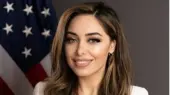 زن ایرانی‌تبار چگونه به عنوان دستیار وزیر خارجه آمریکا انتخاب شد؟ مورا نامدار را بشناسید!