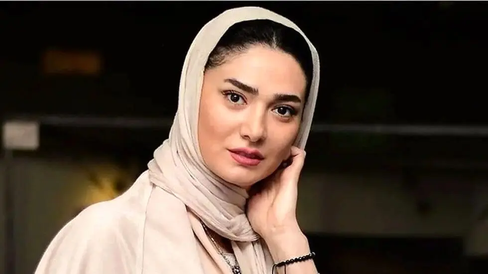 راز استایل بی‌نظیر مینا وحید در ترکیب شال، مانتو و کیف که همه را شگفت‌زده کرد!