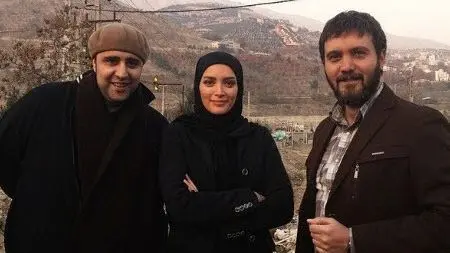 سلفی عجیب کامبیز دیرباز و همبازیان در پشت‌صحنه سریال برنده جشنواره پلیسی!