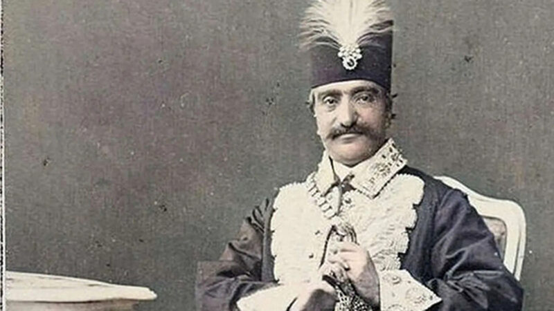 واکنش جالب ناصرالدین‌شاه هنگام دیدن اولین موز دربار قاجار!