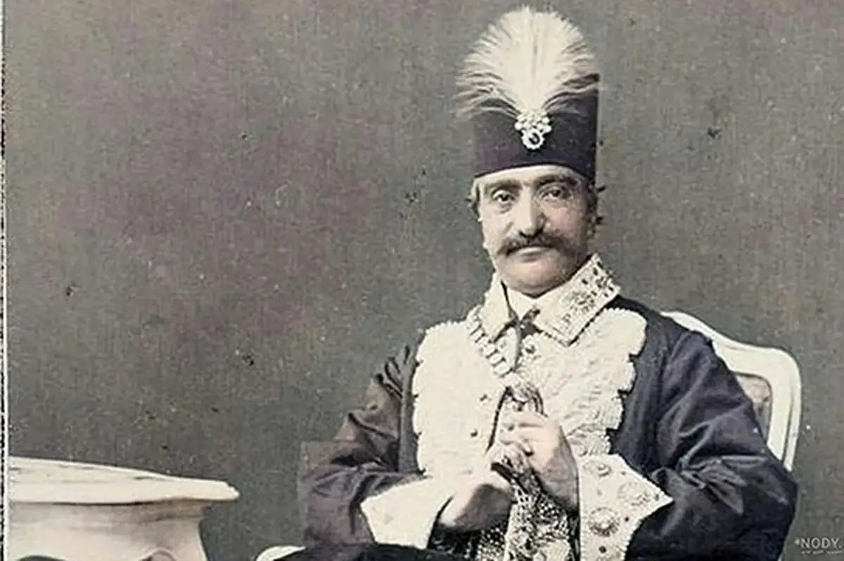 واکنش جالب ناصرالدین‌شاه هنگام دیدن اولین موز دربار قاجار!