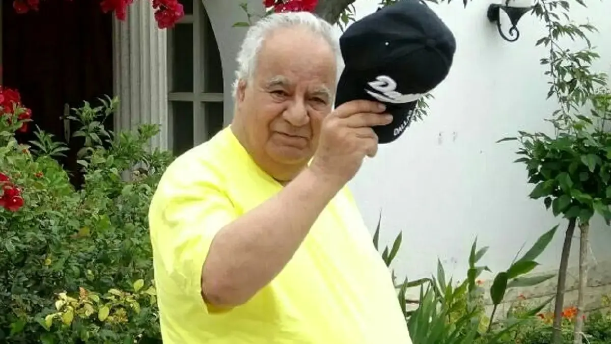 تصویر دیده‌نشده ناصر ملک‌مطیعی و پسرش در سواحل خزر؛ سفر به سال ۶۶!