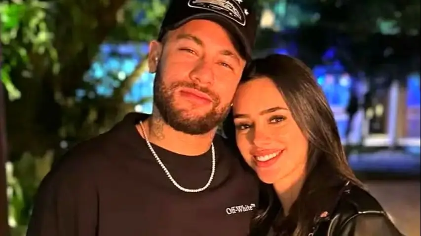 ولخرجی بی‌سابقه نیمار برای همسر قدبلندش در روز زن؛ این هدیه لوکس همه را متحیر کرد!