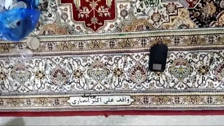 ماجرای  دستور قاطع آیت‌الله سیستانی درباره هدایای خانواده انصاری/ فرش‌های اهدایی به حرم امام حسین (ع)  اهدایی کیست ../ پس لرزه های فساد در  بانک آینده  دامن مرد نیکوکار را گرفت …