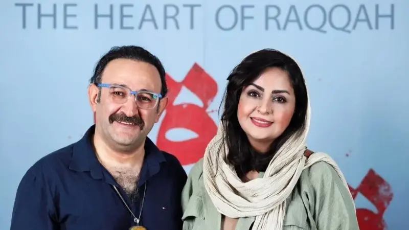 ست لباس شوکه‌کننده هدایت هاشمی و همسرش با کلاه‌گیس فرفری؛ شبیه‌سازی بی‌سابقه از رحمان و رحیم!