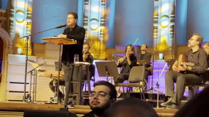 اجرای اشک‌انگیز همایون شجریان در ونکوور که دل‌ها را به لرزه درآورد!