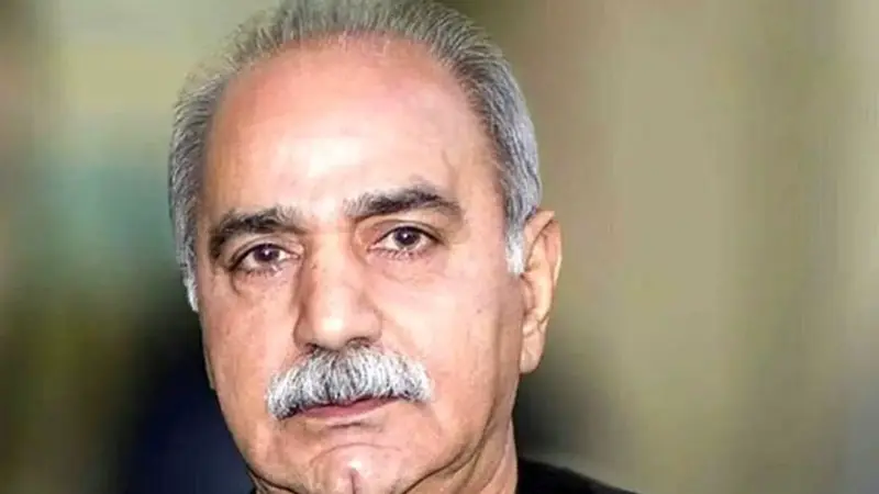 دیالوگی که هنوز تکان می‌دهد؛ پرویز پرستویی و طنز تلخ «مارمولک» درباره ارزش پول و انسانیت